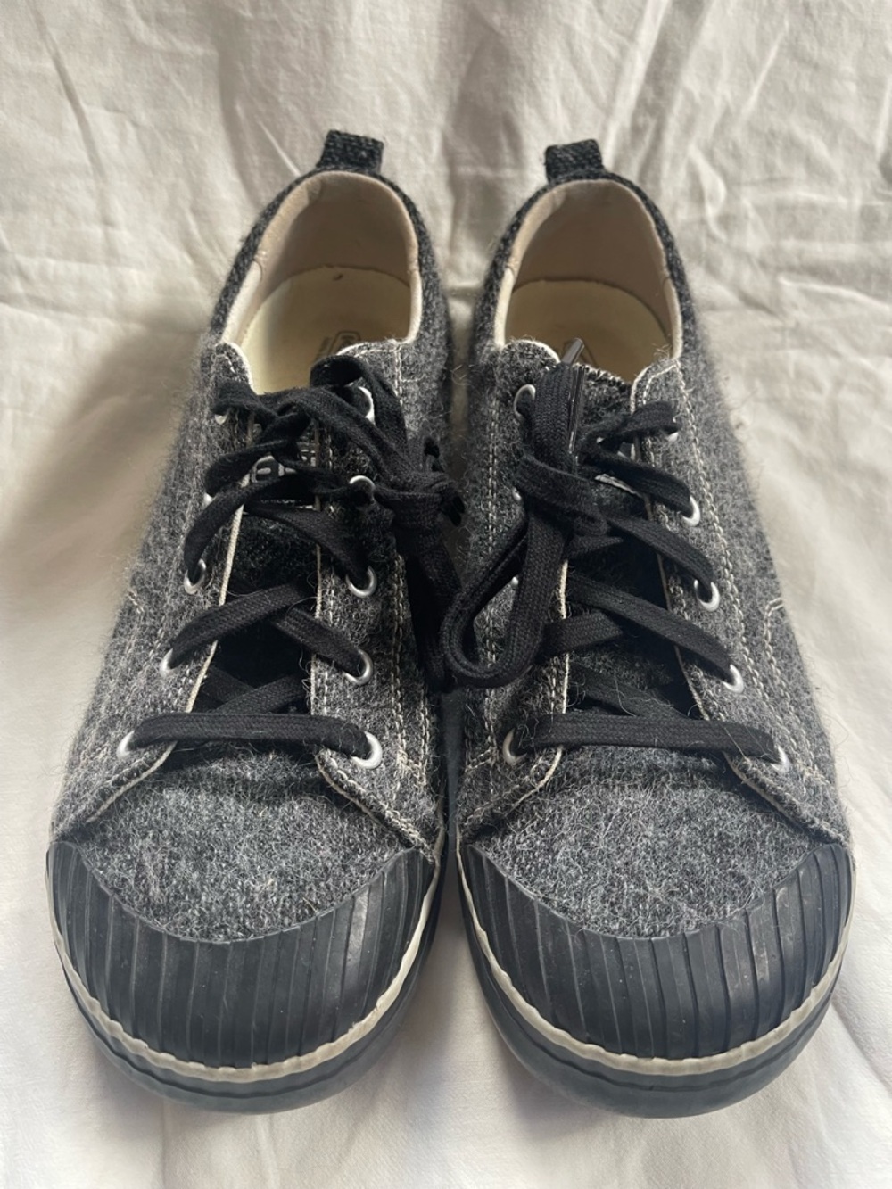 KEEN Elsa Women’s charcoal wool Lace-Up Sneakers size 10